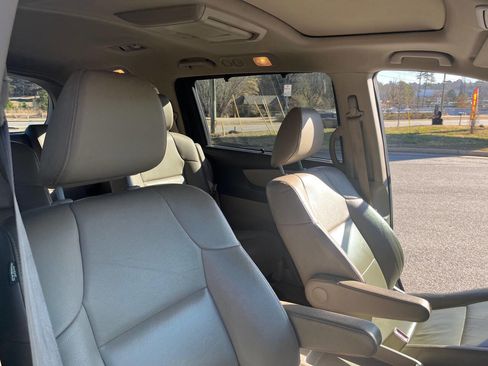 Used 2014 Honda Odyssey Touring Elite image 15