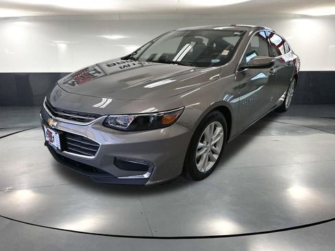 Used 2017 Chevrolet Malibu LT FWD image 10