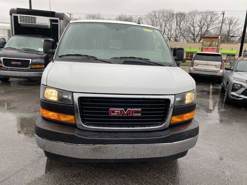 Used 2024 GMC Savana 2500 w/ Driver Convenience Package image 9