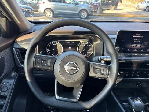 Used 2023 Nissan Rogue S image 28