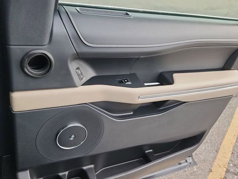 Used 2024 Ford Expedition Max Limited image 18