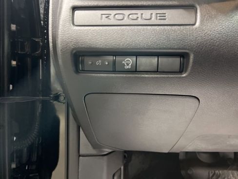 Used 2023 Nissan Rogue S image 22