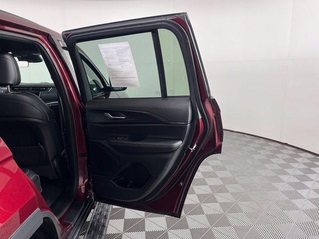 Used 2025 Jeep Grand Cherokee Altitude AWD/4WD image 43