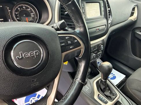 Used 2017 Jeep Cherokee Latitude AWD/4WD image 20