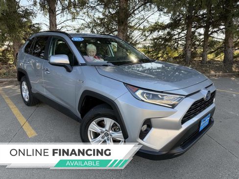 Used 2019 Toyota RAV4 XLE image 1