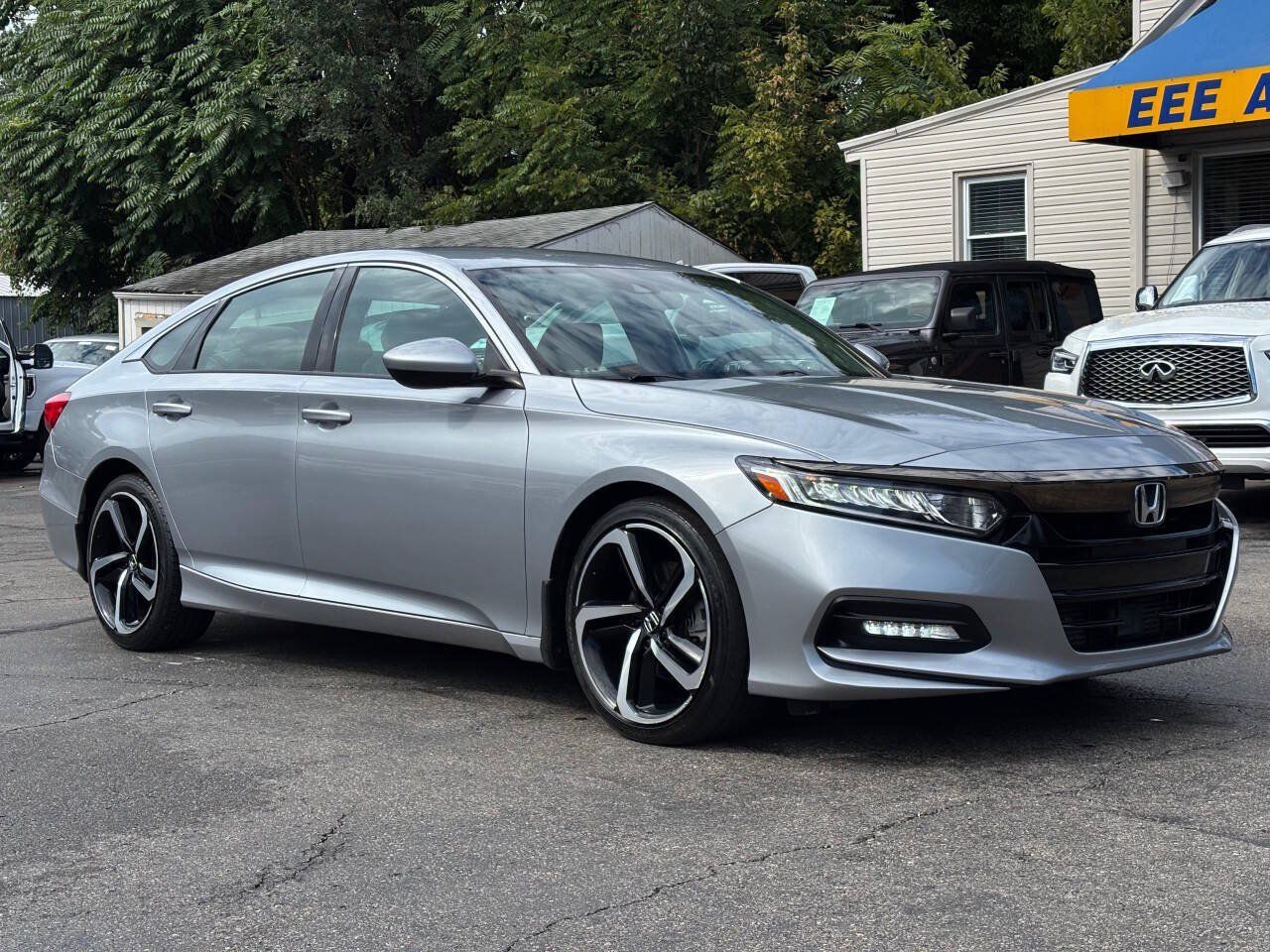 Used 2019 Honda Accord Sport image 2