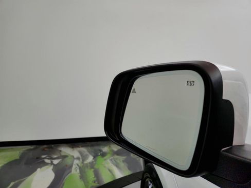 Used 2016 Jeep Grand Cherokee SRT image 16