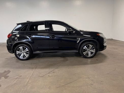 Used 2021 Mitsubishi Outlander Sport SE image 2
