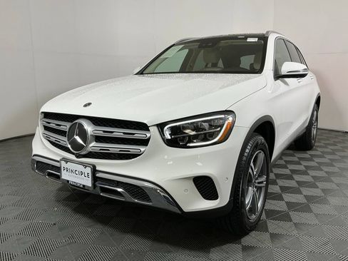 Used 2022 Mercedes-Benz GLC 300 image 2