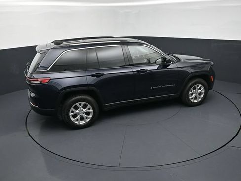 Used 2023 Jeep Grand Cherokee Limited w/ Luxury Tech Group II AWD/4WD image 17