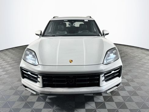 Used 2024 Porsche Cayenne w/ Premium Package AWD/4WD image 2