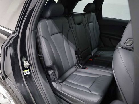 Used 2022 Audi Q7 Premium w/ Convenience Package image 34