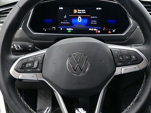 Used 2022 Volkswagen Tiguan SE image 14