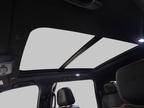 Used 2021 GMC Yukon XL AT4 w/ Technology Package image 29