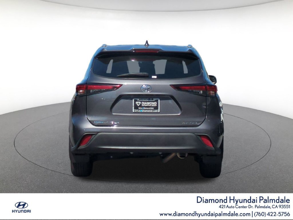 Used 2024 Toyota Highlander XLE AWD/4WD image 6