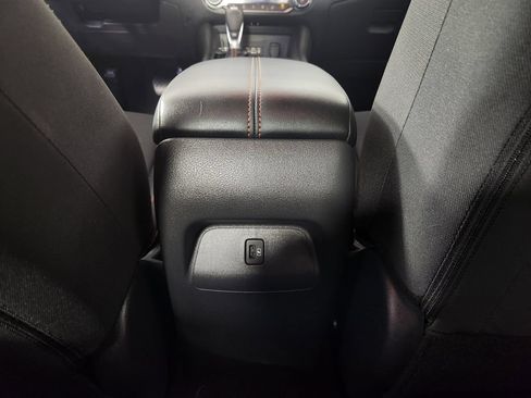 Certified 2025 Nissan Sentra SR FWD image 18