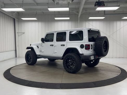 Used 2019 Jeep Wrangler Unlimited Sahara AWD/4WD image 6
