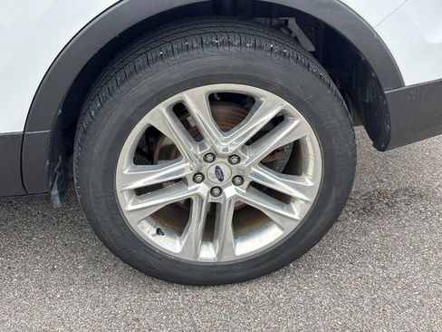 Used 2017 Ford Explorer XLT w/ Equipment Group 202A image 9