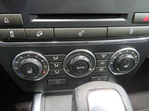 Used 2015 Land Rover LR2 AWD/4WD image 21