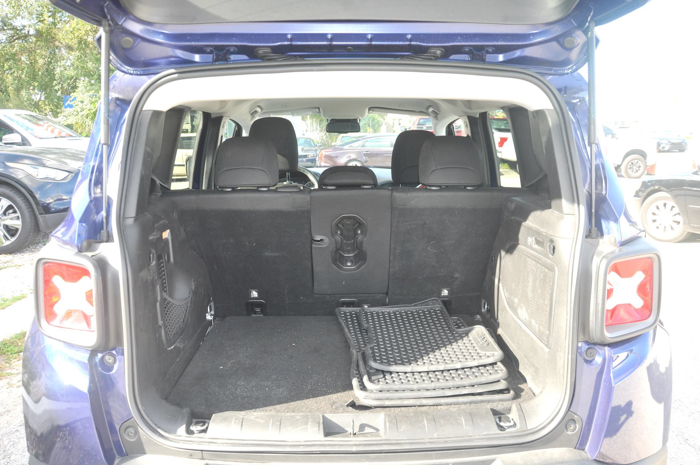Used 2018 Jeep Renegade Trailhawk w/ Popular Equipment Group AWD/4WD image 18