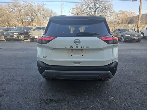 Used 2023 Nissan Rogue S image 5