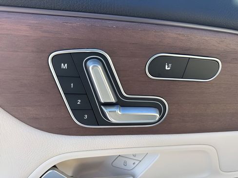 Used 2022 Mercedes-Benz GLA 250 4MATIC w/ Premium Package Lite image 10