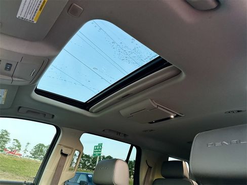 Used 2017 GMC Yukon Denali w/ Open Road Package image 11