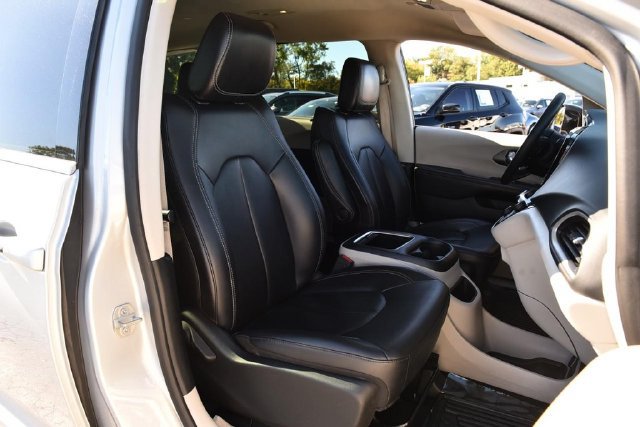 Used 2024 Chrysler Pacifica Touring-L FWD image 21
