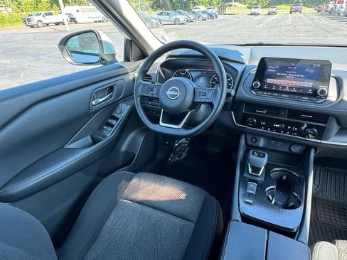 Used 2024 Nissan Rogue SV FWD image 21