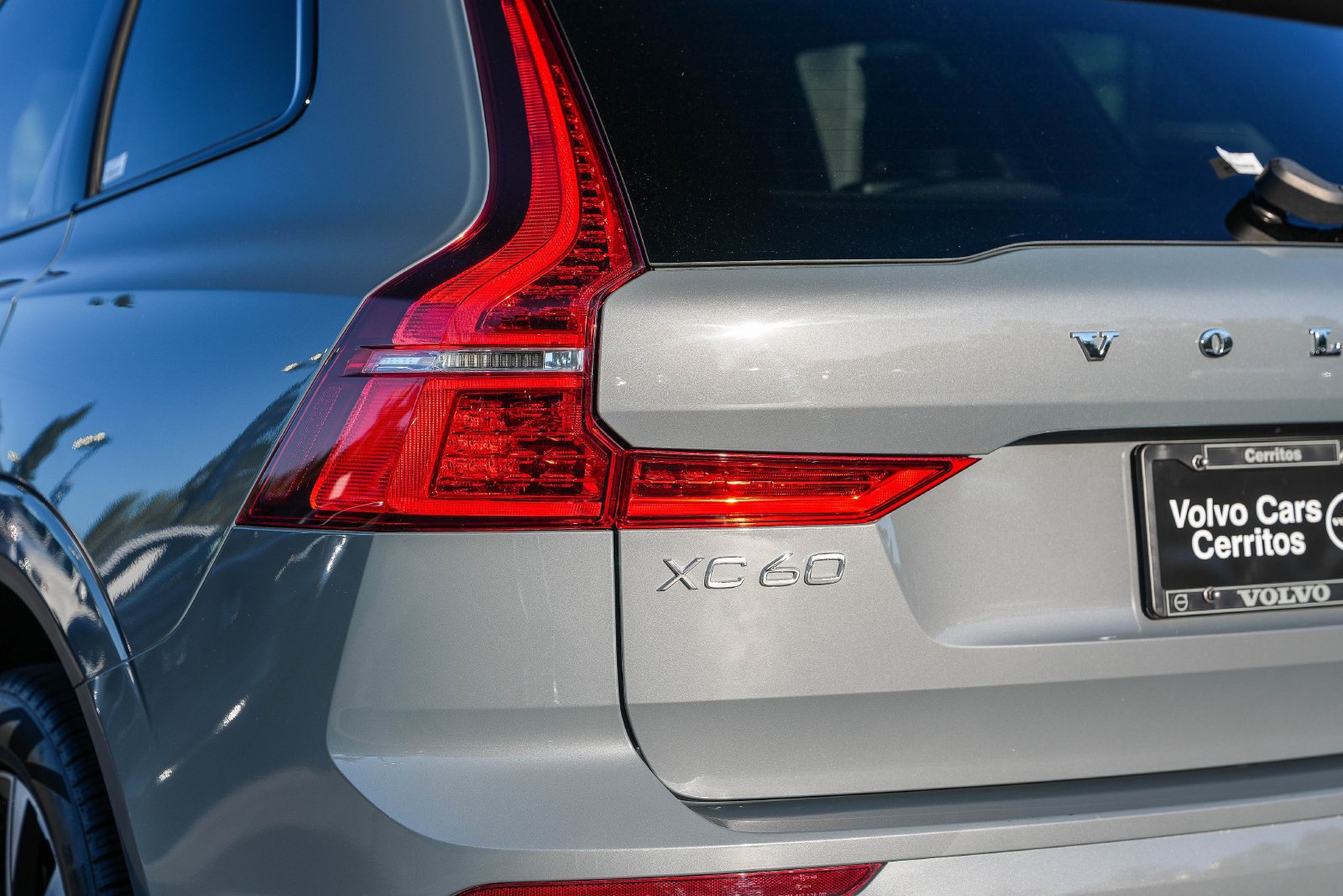 Used 2024 Volvo XC60 B5 Core AWD/4WD image 9