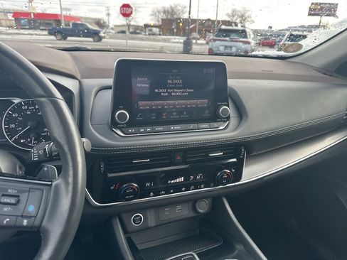 Used 2023 Nissan Rogue SV w/ SV Premium Package image 14