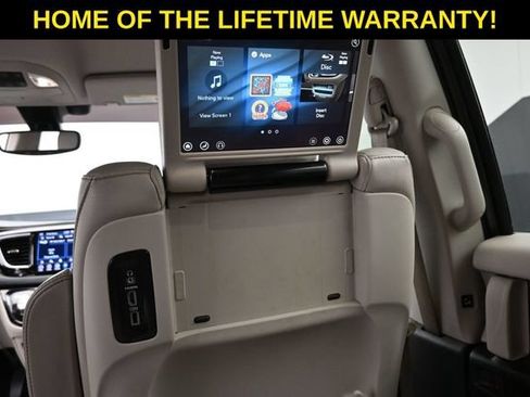 Used 2018 Chrysler Pacifica Touring-L Plus FWD image 42
