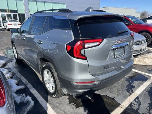 Used 2023 GMC Terrain SLE w/ Driver Convenience Package image 3
