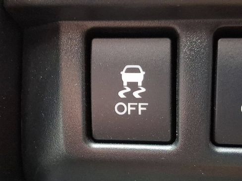 Used 2023 Subaru Crosstrek 2.0i Premium AWD/4WD image 25