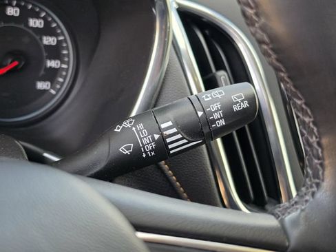 Used 2024 Chevrolet Equinox Premier FWD image 23