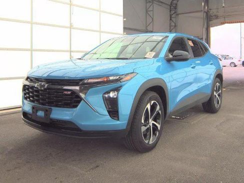 Used 2025 Chevrolet Trax RS FWD image 1