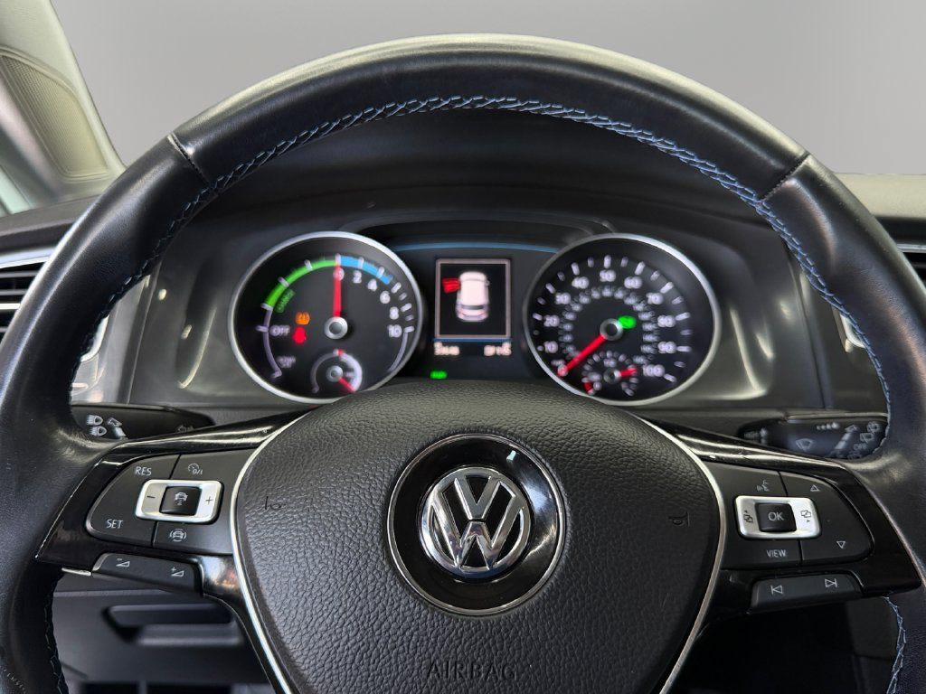 Used 2019 Volkswagen e-Golf SE w/ Driver Assistance Package FWD image 18
