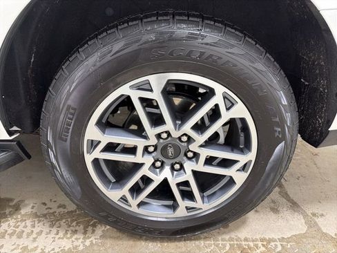 Used 2025 Ford Expedition Active image 8