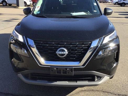 Used 2023 Nissan Rogue S image 2