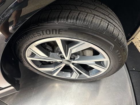 Used 2024 Audi Q4 e-tron Premium w/ Convenience Package image 31