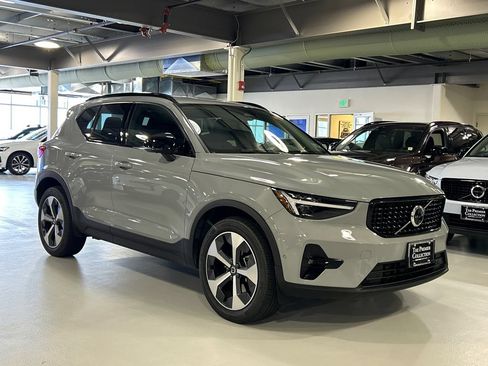 Certified 2026 Volvo XC40 B5 Plus AWD/4WD image 1