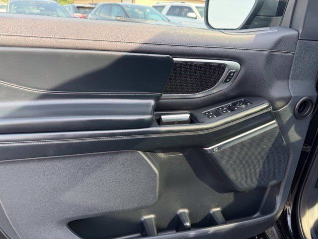 Used 2025 Ford Expedition Platinum w/ Stealth Performance Package AWD/4WD image 24