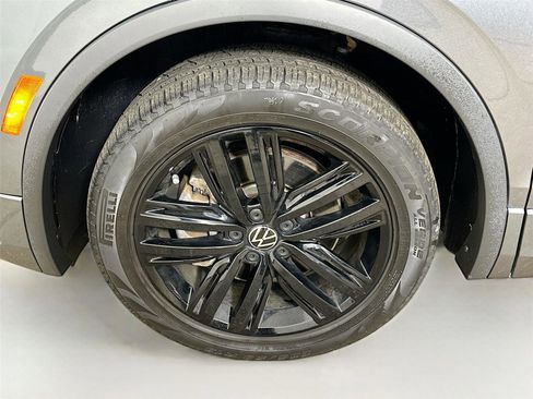 Used 2022 Volkswagen Tiguan SE R-Line image 32