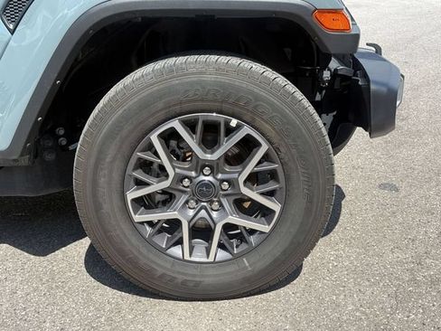Used 2026 Jeep Wrangler Unlimited Sahara AWD/4WD image 10