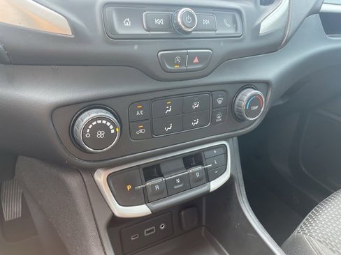 Used 2023 GMC Terrain SLE image 15