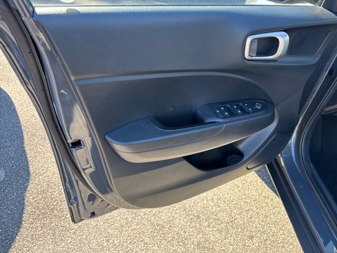 Certified 2024 Hyundai Venue SEL image 10