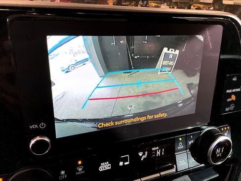 Used 2023 Toyota Highlander XLE image 20