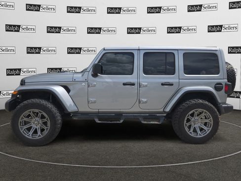 Used 2021 Jeep Wrangler Unlimited Sahara AWD/4WD image 3