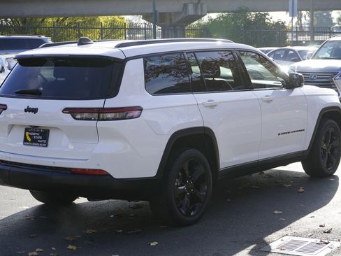 Used 2023 Jeep Grand Cherokee L Limited w/ Luxury Tech Group II image 7