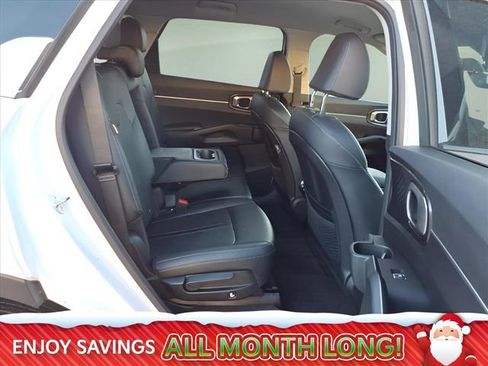 Used 2025 Kia Sorento S image 18